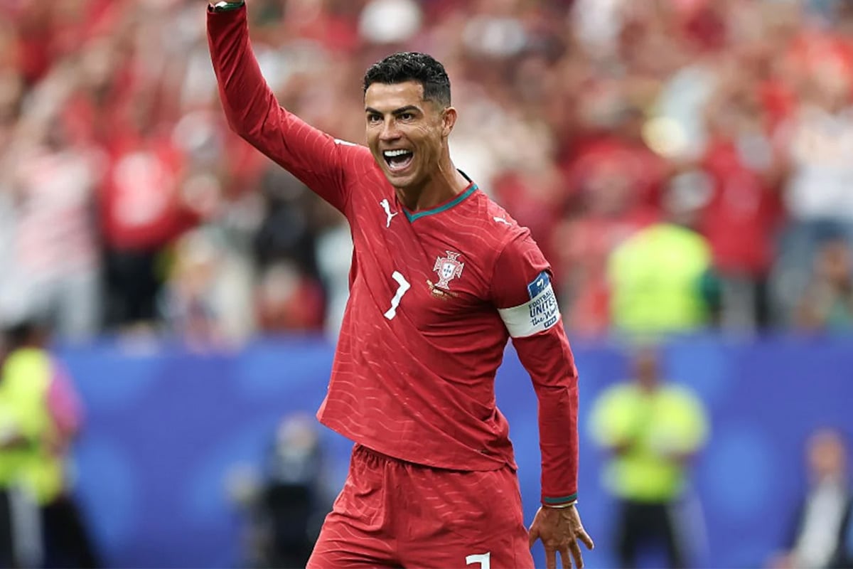 জোড়া গোলের পর রোনাল্ডোকে দেখতে পাগলপারা ভক্তকুল, নিরাপত্তা দ্বিগুণ করল ফিফা