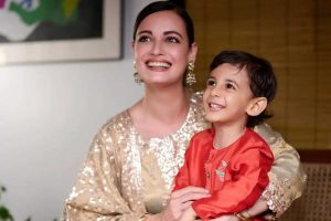 ডেলিভারি বয়কে প্লাস্টিক বর্জনের ‘সবক’, ছেলের প্রশংসা করতেই ‘অহংকারী’ কটাক্ষ দিয়াকে