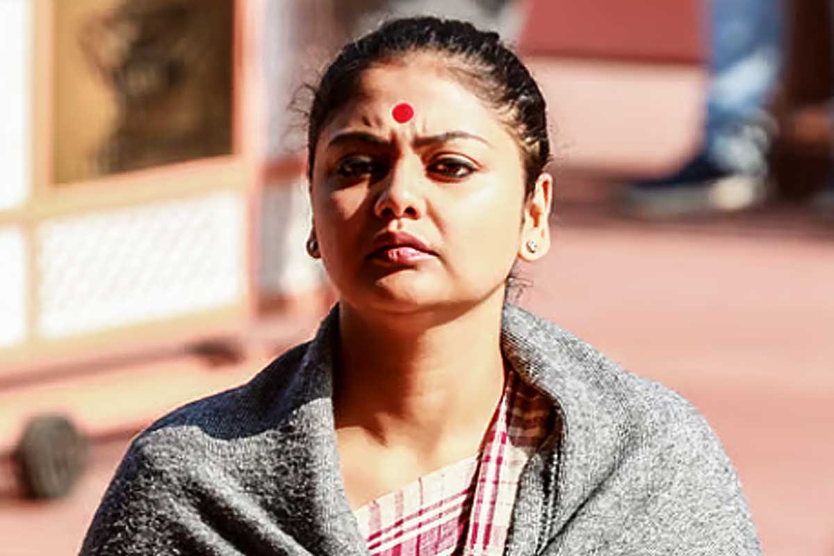 দলের হোয়াটসঅ্যাপ গ্রুপে অবস্থান নিয়ে প্রশ্নের মাঝে কলকাতা ফিরলেন সায়নী, শিবির বদল নিয়ে কী বললেন?