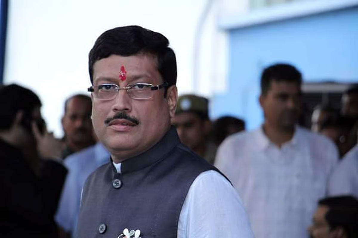 মধ্যরাতে পুলিশের অভিযান, তোলাবাজির অভিযোগে গ্রেপ্তার সব্যসাচী দত্ত