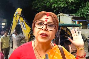 আধুনিকীকরণের স্বার্থেই যাদবপুর-বাঘাযতীনে হকার উচ্ছেদ! তৃণমূলের ১৫ বছরের কাটমানির হিসেব চাইলেন শর্বরী