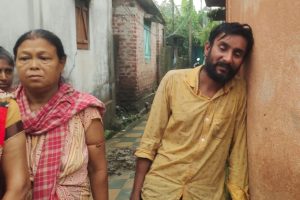 নদীতে নেমে ভেসে যায় ভাই, বাঁচাতে গিয়ে মৃত্যু দিদিরও! স্ত্রীর পর এবার দুই সন্তানকে হারিয়ে শোকস্তব্ধ যুবক