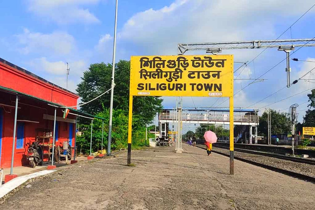 পা পড়েছিল রবীন্দ্রনাথ, নেতাজি, মহাত্মা গান্ধীর! সংস্কার শুরু ‘হেরিটেজ’ শিলিগুড়ি টাউন স্টেশনের