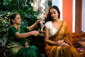 চুল ভালো রাখতে ধূপের ধোঁয়া! রূপটানের এই প্রাচীন পদ্ধতিতেই হয়ে উঠুন কেশবতী