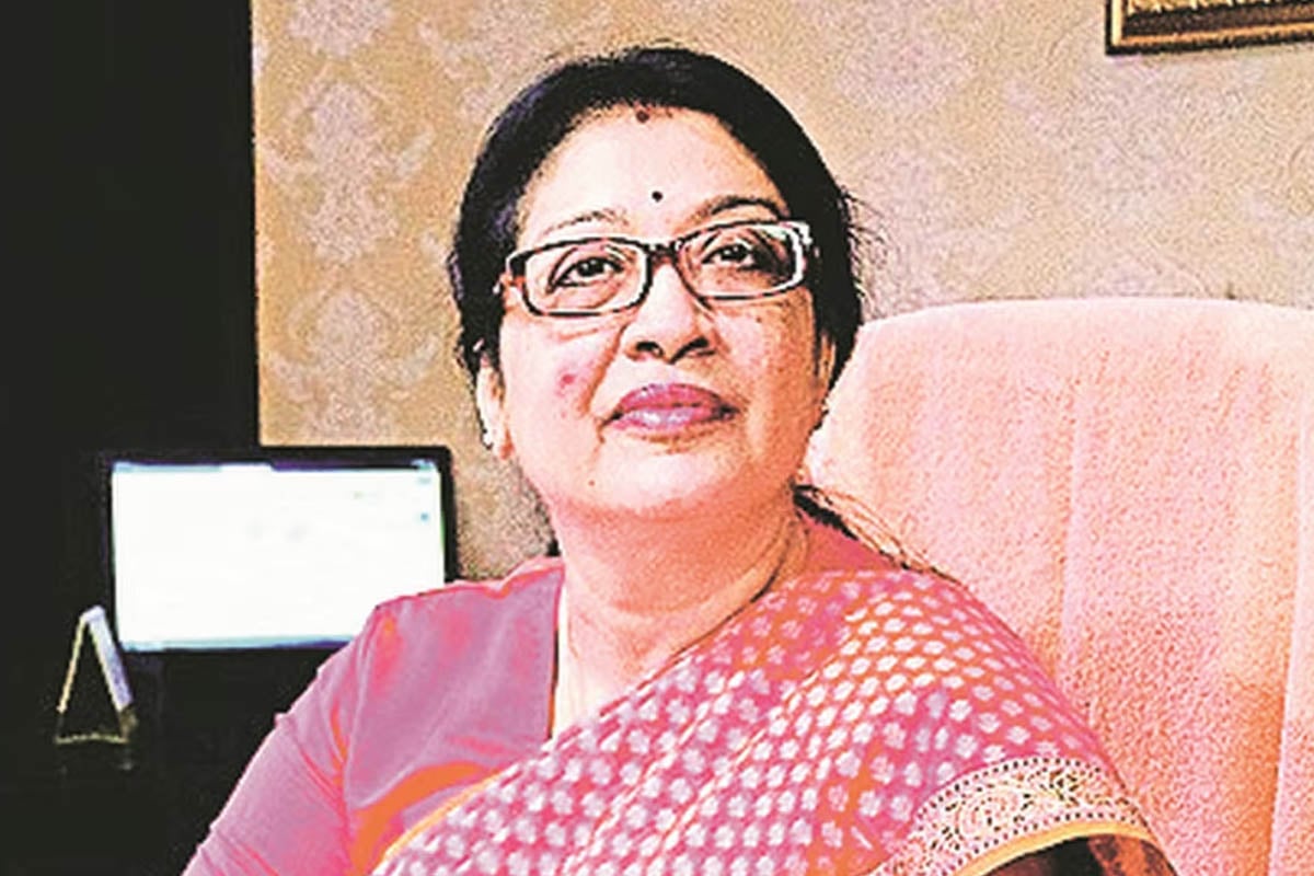 রবীন্দ্রভারতী বিশ্ববিদ্যালয়ের উপাচার্য পদ থেকে ইস্তফা আলাপনের স্ত্রীর! সোনালি চক্রবর্তীর পদক্ষেপ ঘিরে জল্পনা
