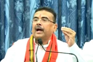 ৩৪ বছর চিরকুটে চাকরি, মমতার ‘ঘেউঘেউ’, পূর্বতনদের বিঁধে সরকারি কর্মীদের ডিএ বার্তা ‘বন্ধু’ শুভেন্দুর  