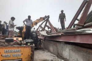 তারাতলায় হুড়মুড়িয়ে ভাঙল নির্মীয়মাণ গোডাউন! হু হু করে বাড়ছে মৃতের সংখ্যা, নামল সেনা