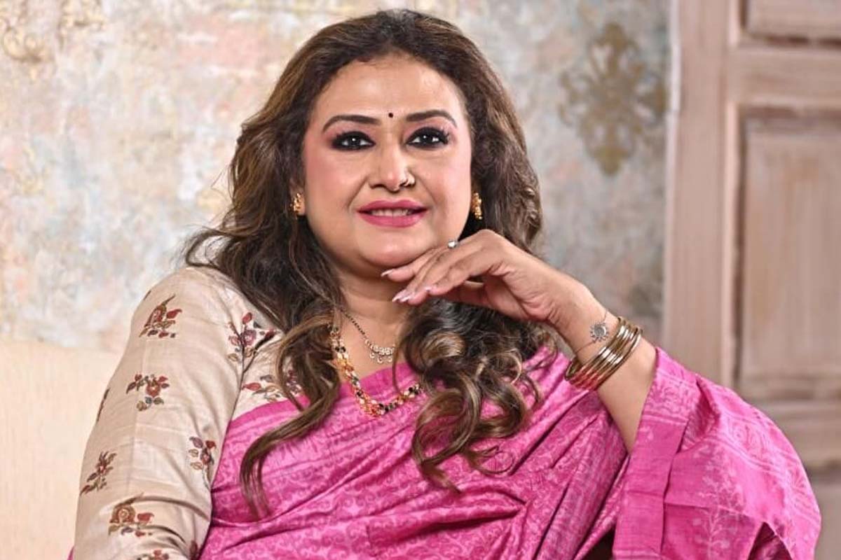 Indranil Sen denies extortion allegations raised by Riddhi Bandyopadhyay at Janatar Darbar.