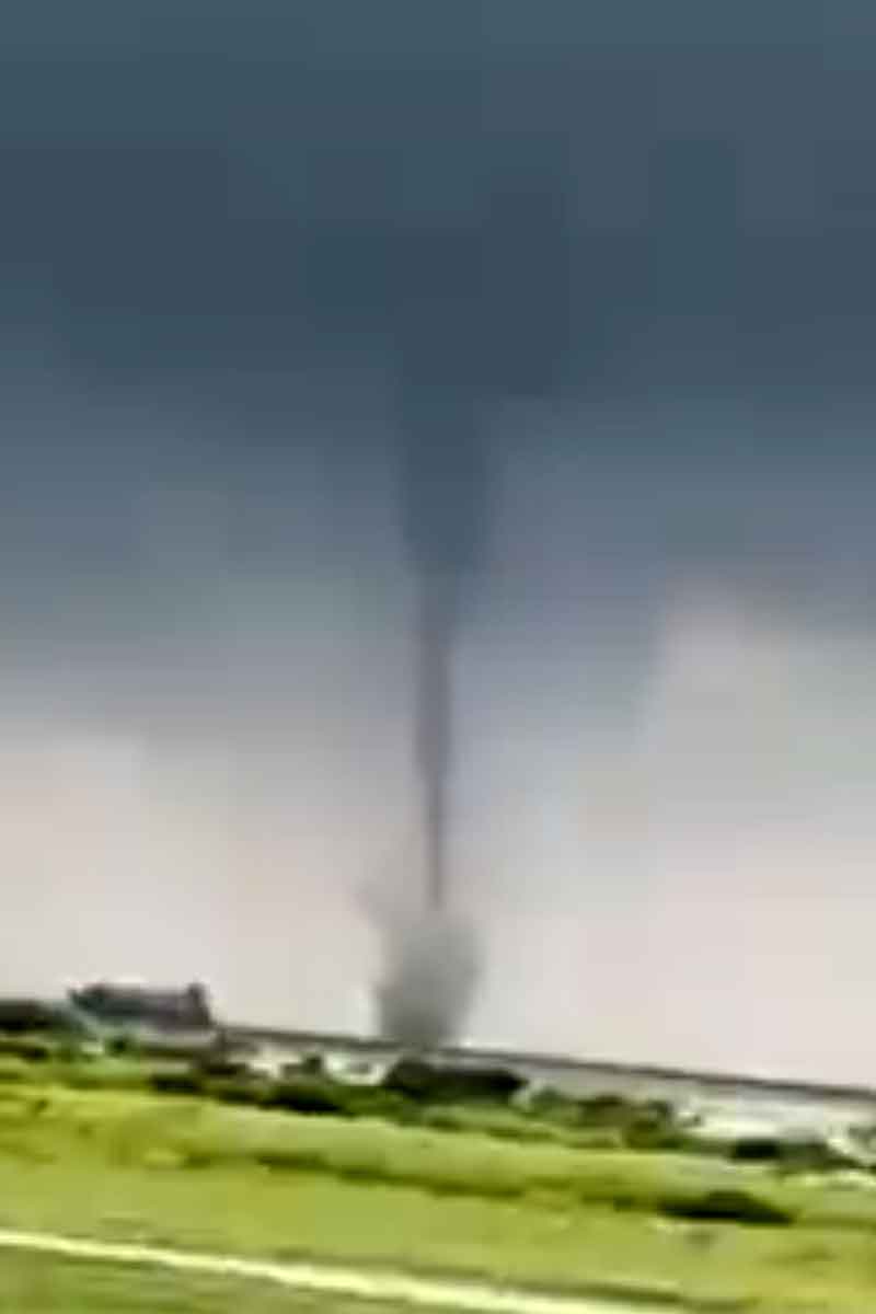 Twin tornadoes spotted over the Hooghly River