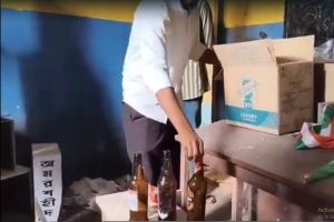 কলেজের ইউনিয়ন রুমে মদের বোতল, নিষিদ্ধ কফ সিরাপ-সিরিঞ্জ, এবার শোরগোল জলপাইগুড়িতে