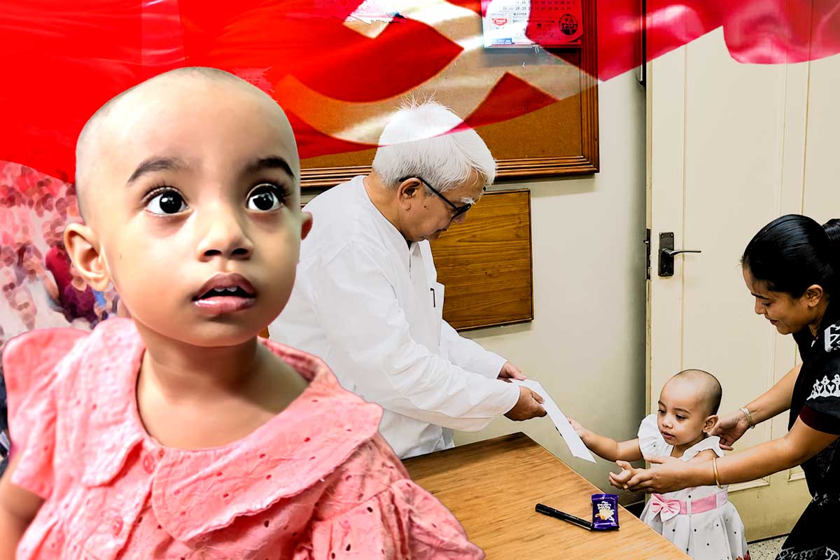 জন্মদিনে পাওয়া অর্থ হকারদের জন্য বিমান বসুর হাতে দিল খুদে