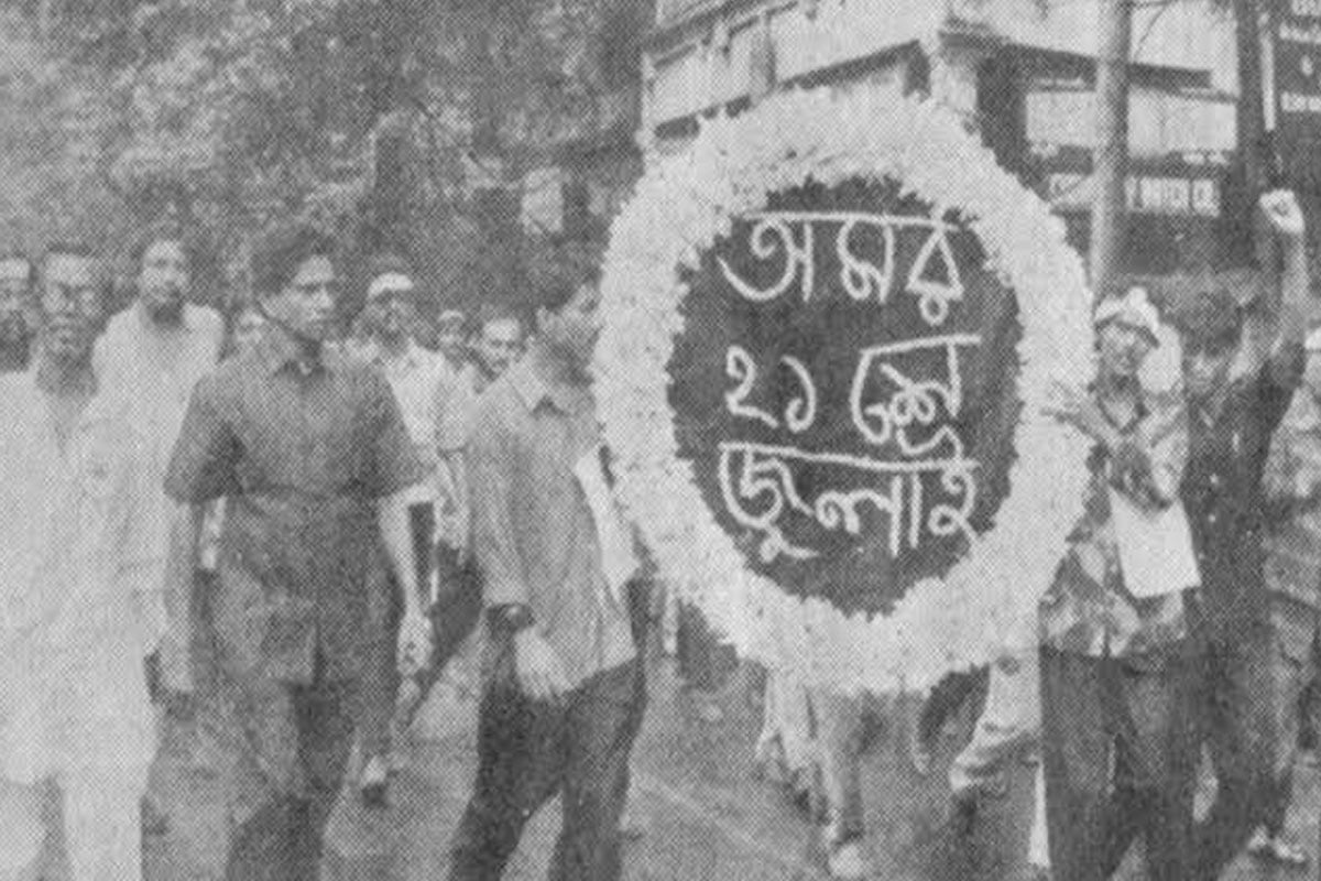 ‘আসল’-‘নকল’ দ্বন্দ্বে টানাটানি, একুশ তুমি কার?