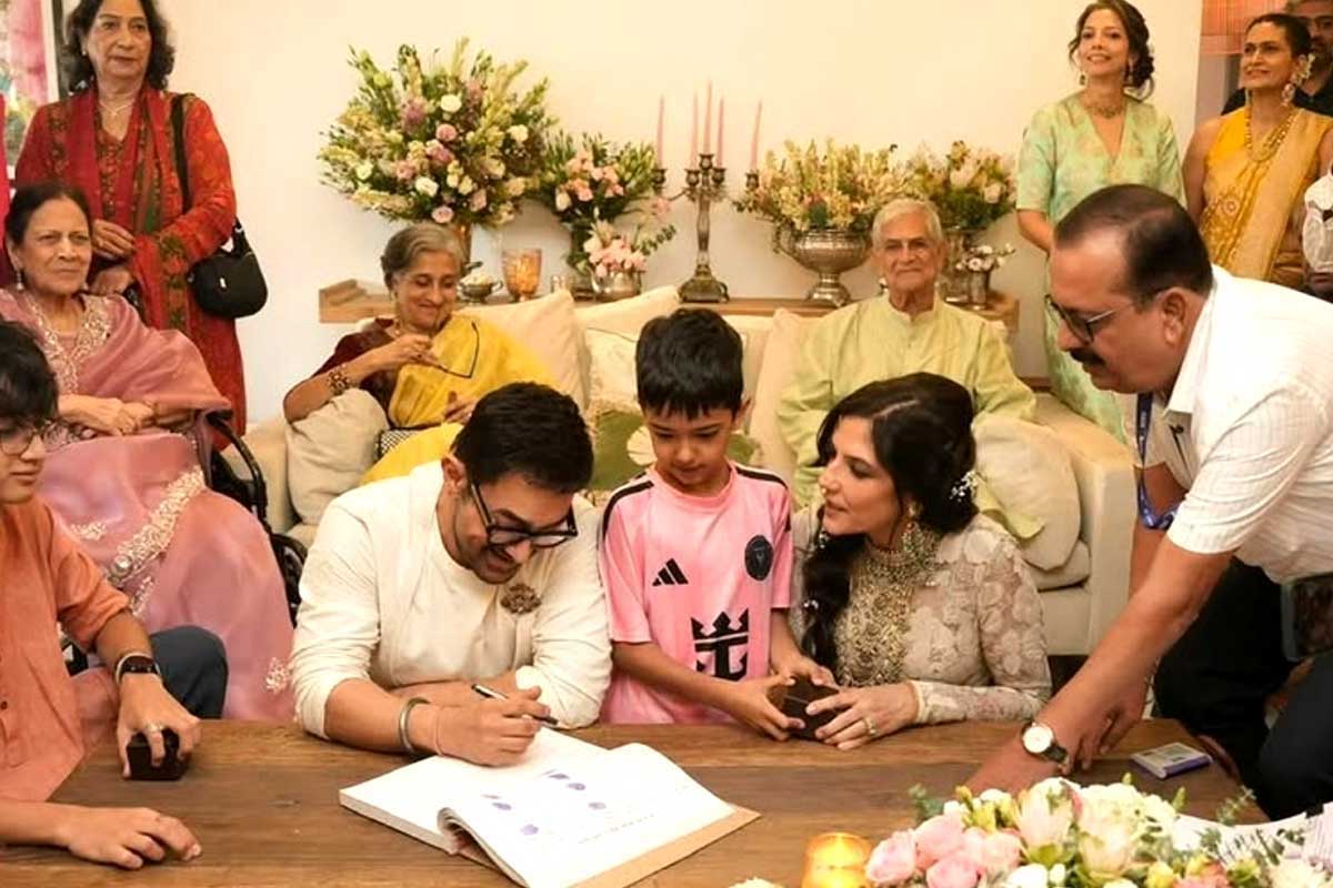 বৃষ্টিভেজা রবিবাসরীয় সকালে মধুরেণ সমাপয়েৎ! গৌরীর সঙ্গে বিয়ে সেরে ‘হ্যাটট্রিক’ আমিরের