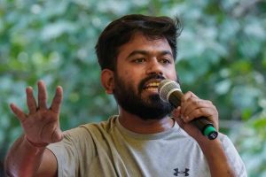 অসুস্থ ‘ককরোচ’ প্রধান, কী হয়েছে অভিজিৎ দীপকের?