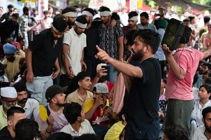 শিক্ষামন্ত্রীর পদত্যাগে সোচ্চার যন্তর মন্তর, এর মাঝেই নতুন দাবি ‘ককরোচ’দের