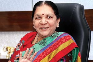 ‘আইএএস পরে হবেন, আগে আদর্শ মা হওয়া শিখুন’, ছাত্রীদের পরামর্শ উত্তরপ্রদেশের রাজ্যপালের