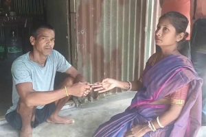 বাস্তবের অন্নপূর্ণা! সরকারি যোজনার ৩০০০ টাকা দুস্থ প্রতিবেশীকে দান মহিলার