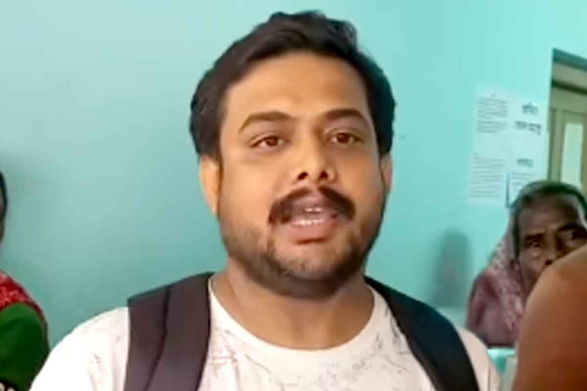 বউ পায়নি, এদিকে অন্নপূর্ণার টাকা পেয়েছে মা! সাংসারিক জাঁতাকলে যুবক, ক্ষোভ উগরে দিলেন বিডিও অফিসে