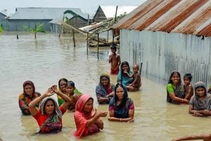 প্রকৃতির রোষের কবলে বাংলাদেশ! বৃষ্টিতে পাহাড়ের ঢালে ধস নেমে মৃত প্রায় ৫০