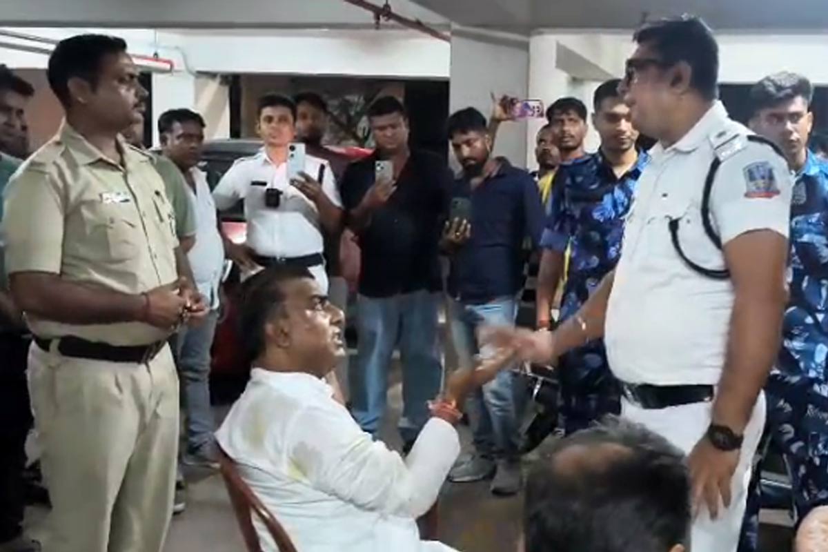 দুর্নীতিতে ‘জিরো টলারেন্স’, ফ্ল্যাট দখলের অভিযোগে পুলিশের জালে বিজেপি নেতা