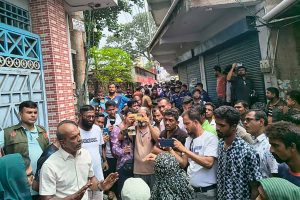 বাংলাদেশে মাদ্রাসায় ঢুকে পড়ে বিবাদে জড়ালেন জামাত সাংসদ! বাড়ি ভাঙচুর স্থানীয় বাসিন্দাদের