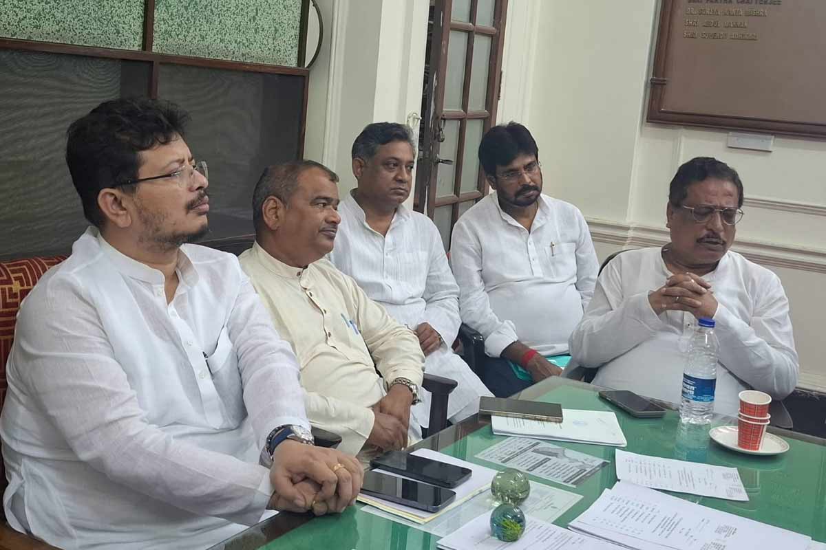 ঘনঘন দলবদল! এবার ঋতব্রত শিবিরে যোগ প্রাক্তন বিধায়ক বিশ্বজিৎ দাসের