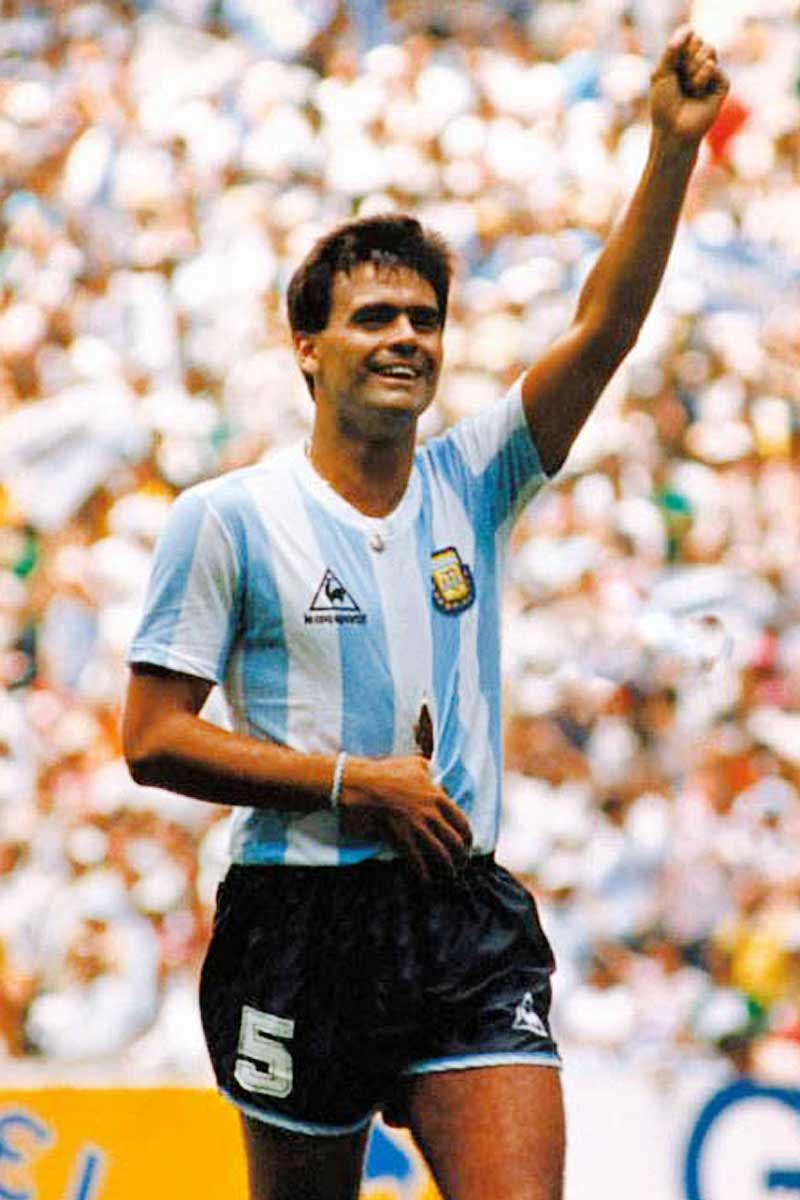 Jose Luis Brown played with a dislocated shoulder in 1986 FIFA World Cup final