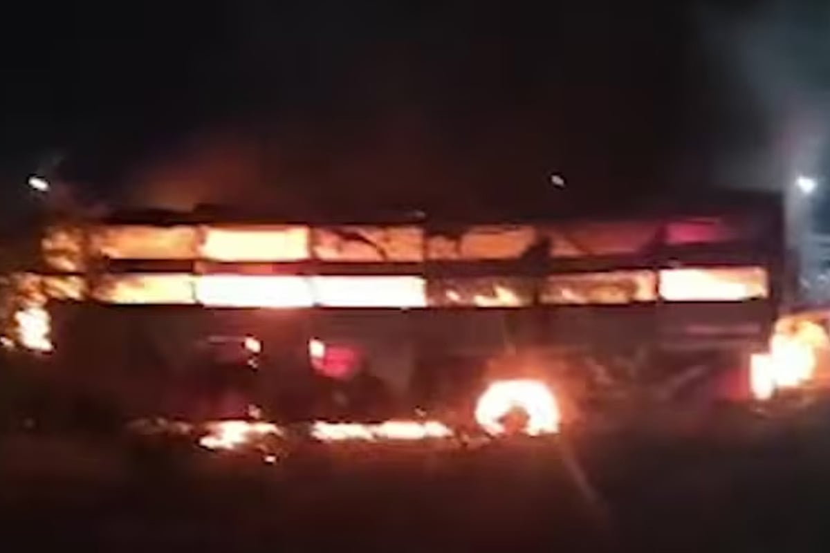 ট্রাকের সঙ্গে সংঘর্ষে দাউদাউ করে জ্বলল বাস, ভয়ংকর দুর্ঘটনায় রাজস্থানে মৃত ৮