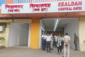শিয়ালদহ স্টেশনে চালু নতুন ‘সেন্ট্রাল গেট’, পুজোর আগে দূরপাল্লার যাত্রীদের উপহার রেলের