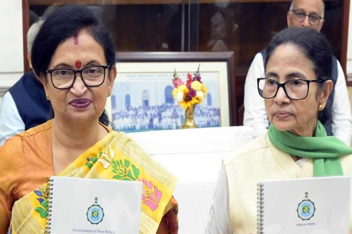 ভবন দখলের ‘ষড়যন্ত্রে’ শামিল চন্দ্রিমা! আনুগত্য নিয়ে মমতার প্রশ্নে রাজ্য সভানেত্রী পদ ছাড়লেন চন্দ্রিমা