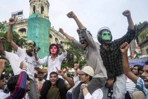সাংবাদিক হেনস্তায় প্রতিবাদে শাসকদল, কালো ব্যাজ পরে প্রতিবাদে বিজেপি বিধায়করা