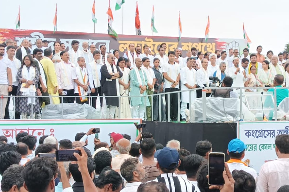 একুশের মঞ্চেও কংগ্রেসের ফাটল স্পষ্ট! অধীরের সামনেই উঠল ‘শুভঙ্কর সরকার জিন্দাবাদ’ স্লোগান