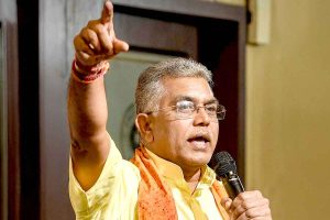 ‘অপরাধ বেড়েছে কমিউনিস্ট ও বুদ্ধিজীবীদের জন্য, ওদের মাথায় ডিম ছুড়ুন’, ফের চাঁচাছোলা দিলীপ