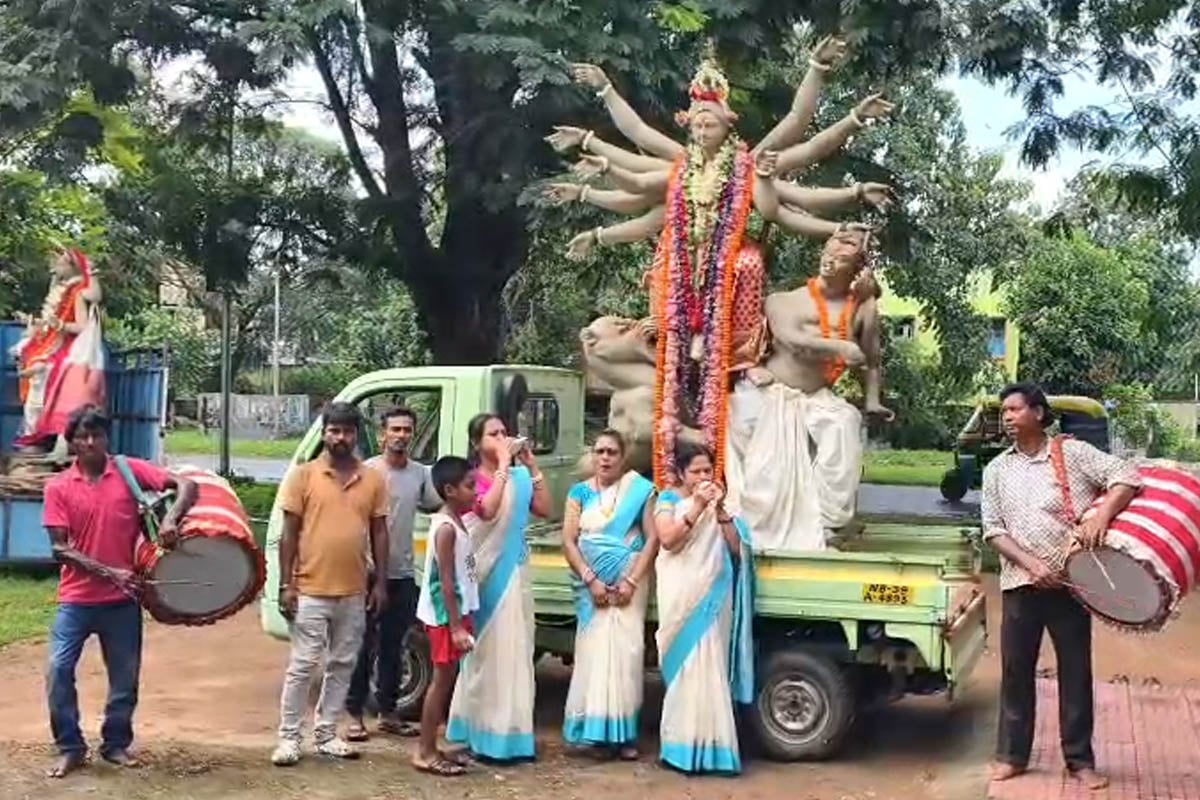 রথের দিনেই দুর্গা বোধন! ৩ মাস আগেই ঢাকে কাঠি দুর্গাপুরের এমএএমসি বারোয়ারিতে