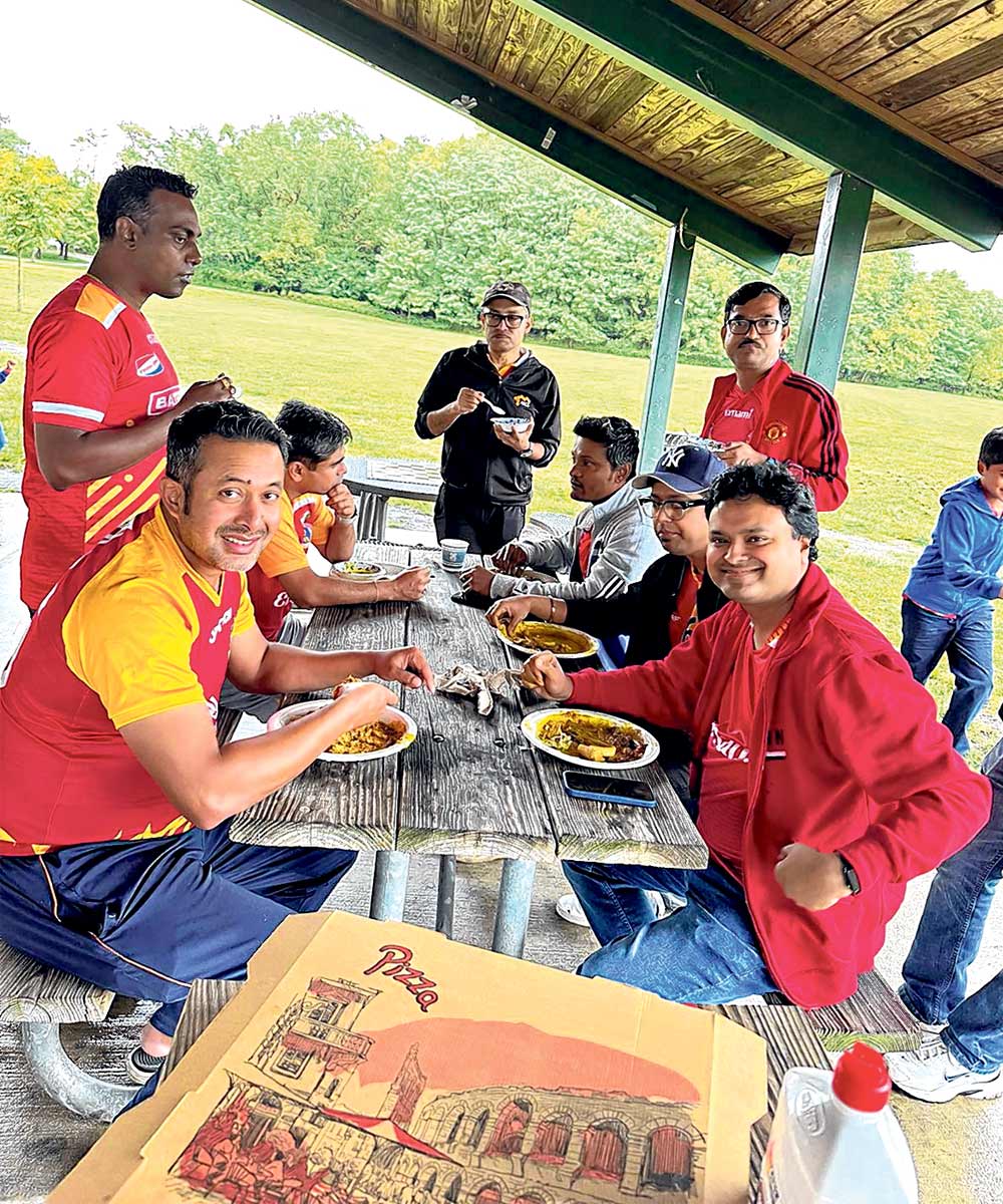 Kolkata Derby: This is how the East Bengal supporters stay united and connected. The Mohun Bagan fans are the same
