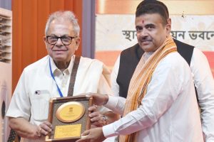 সম্মানের মঞ্চে গবেষণার বার্তা, মুখ্যমন্ত্রীর আন্তরিকতায় আপ্লুত ডা. সুকুমার মুখোপাধ্যায়