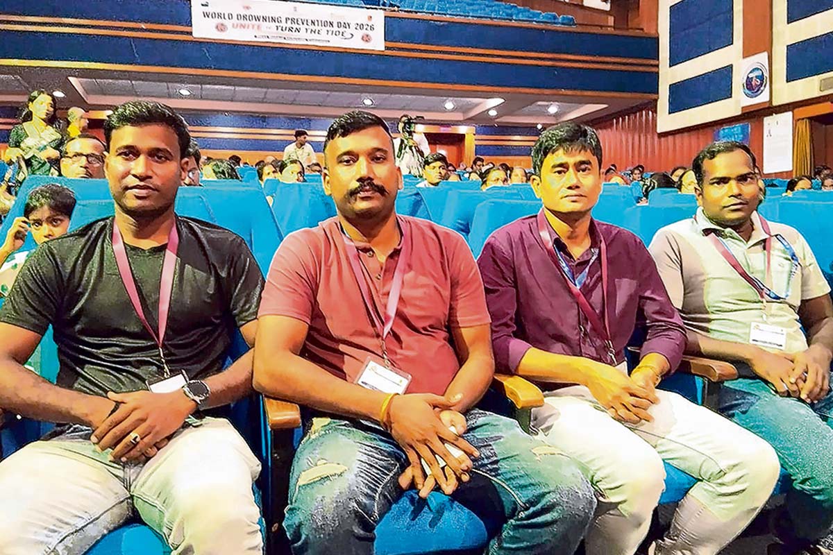 প্রতিদিন গঙ্গায় মৃত্যু চারজনের! ৬০ ফুট জলের তলায় ডিউটির অভিজ্ঞতা শোনালেন ডুবুরিরা