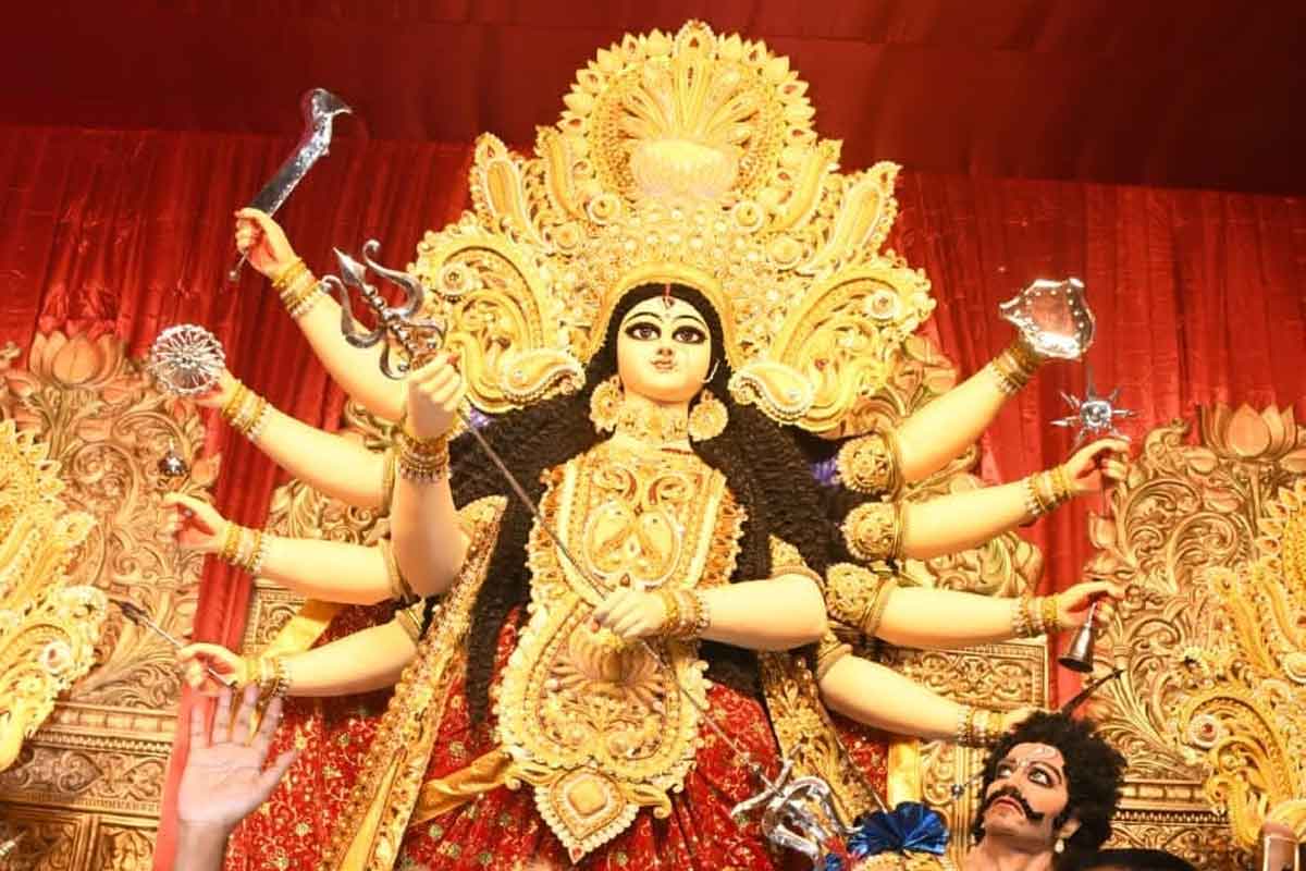 এবার পুজোয় বিরাট চমক সন্তোষ মিত্র স্কোয়ারের, খুঁটিপুজোয় থিম ঘোষণা বিধায়ক সজলের