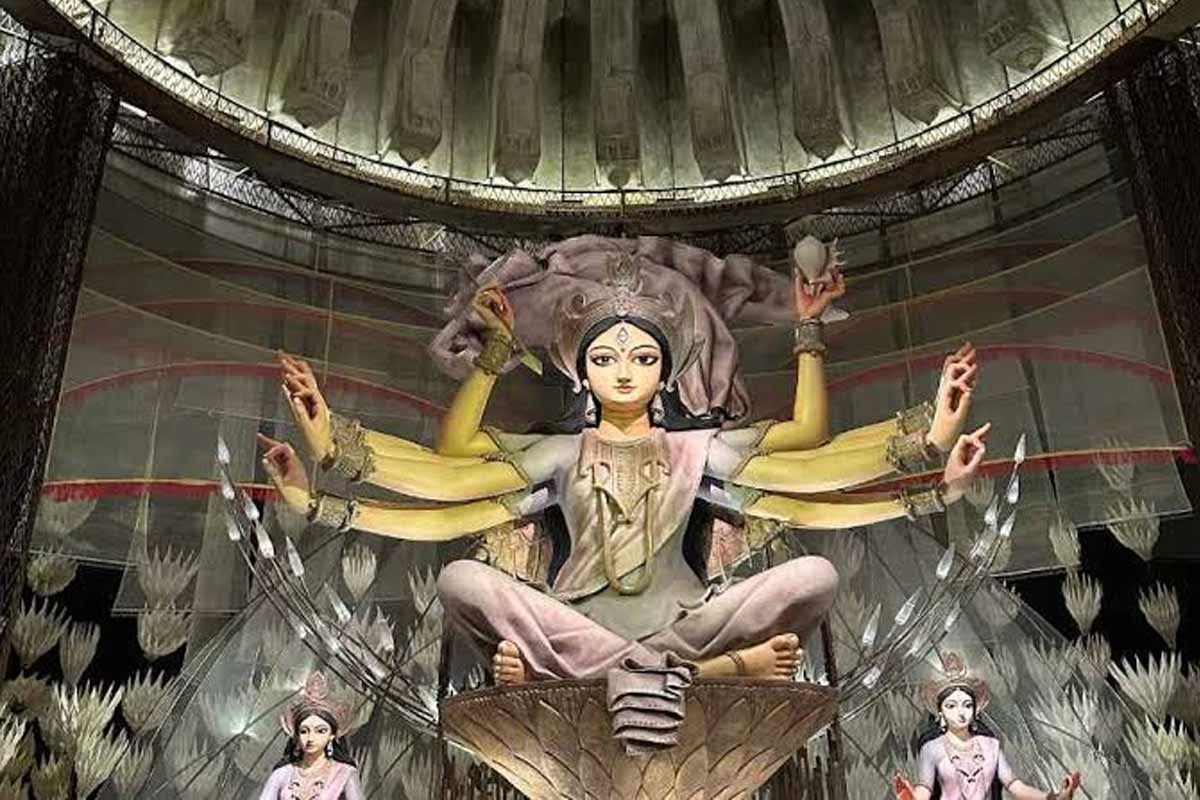 সনাতন ধর্মের ‘অপমানে’র প্রায়শ্চিত্ত! কলকাতার একই পুজোয় দু’বার খুঁটিপুজো