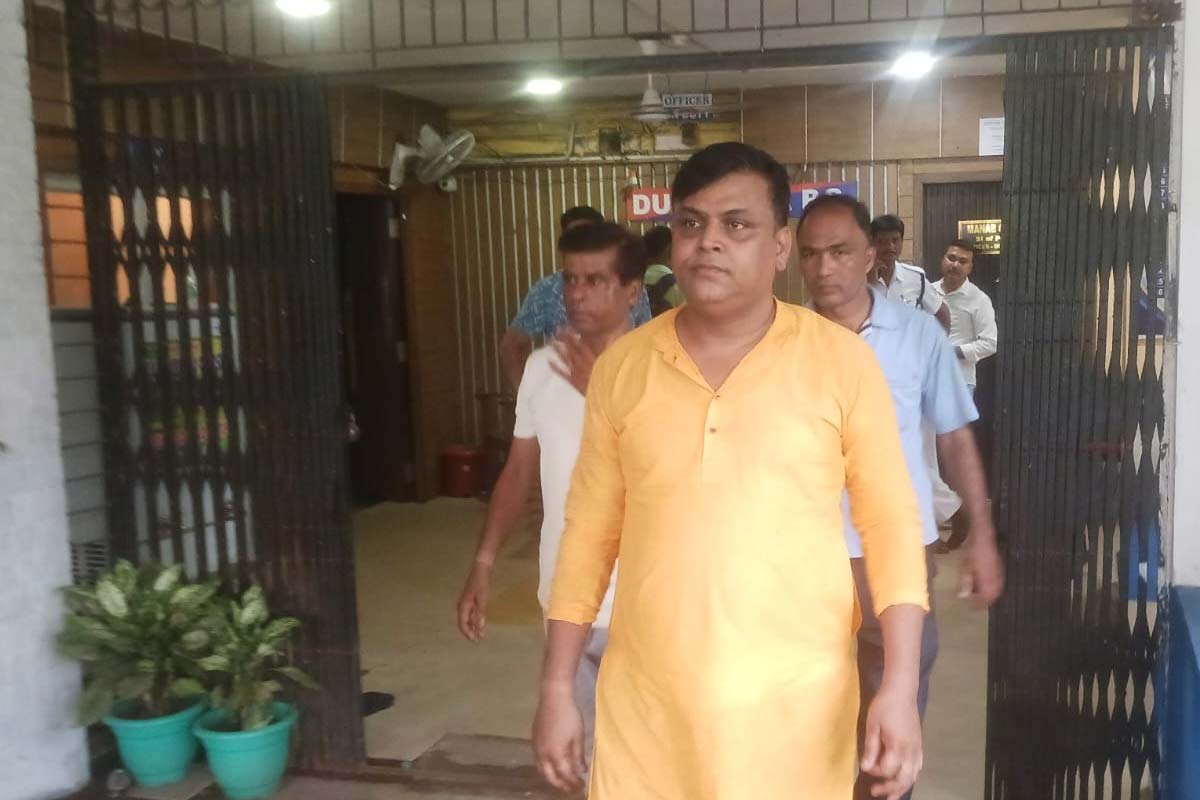 দুর্নীতিতে জিরো টলারেন্স! মহাকাল সেনার নামে তোলাবাজির অভিযোগ, দুর্গাপুরে গ্রেপ্তার ২