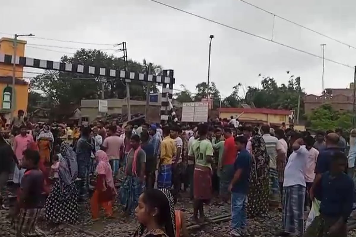 গ্রেপ্তার নেশাগ্রস্ত গেটম্যান! মুর্শিদাবাদ দুর্ঘটনায় ২ জনকে সাসপেন্ড রেলের, ঘটনাস্থলে অধীর চৌধুরী