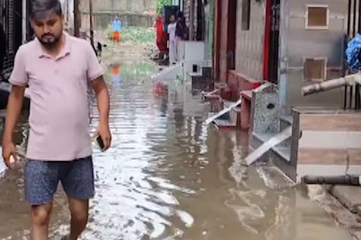 দিল্লিতে বন্যার বলি ৩ বছরের শিশুকন্যা, বাড়ির কাছে বর্ষার জমা জলে ডুবে মৃত্যু একরত্তির