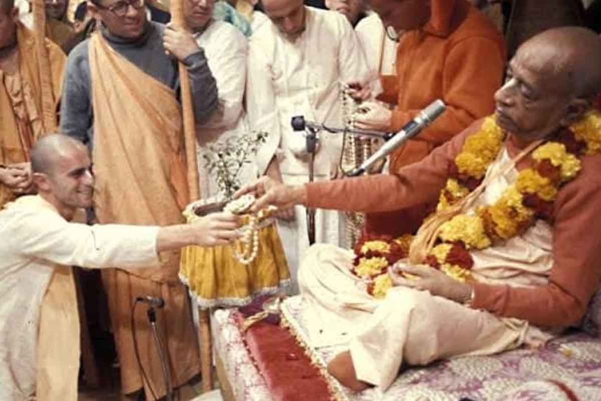 জীবনে আলোর দিশারী ‘গুরু’, গৌড়ীয় বৈষ্ণব দর্শনে গুরুপূর্ণিমার প্রাসঙ্গিকতা জানেন?