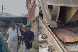 ১০ ঘণ্টারও বেশি, হাওড়া-বর্ধমান শাখায় ব্যাহত ট্রেন চলাচল! চূড়ান্ত ভোগান্তিতে যাত্রীরা