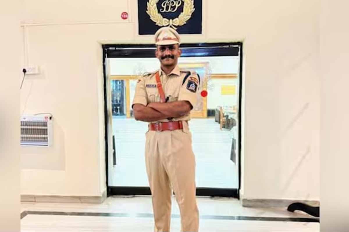 ‘জোর করে চুমু খেয়েছে’, মহিলা সহকর্মীর অভিযোগের পরই বিষ খেলেন অভিযুক্ত আইপিএস ট্রেনি অফিসার!