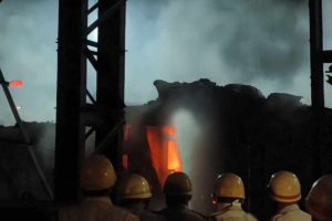 রাতের কারখানায় দুর্ঘটনা, জামুড়িয়ায় ফার্নেস ফেটে জখম অন্তত ৩, এলাকায় আতঙ্ক