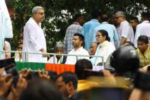 কালীঘাট সূত্রই শেষ করবে দলকে! একুশের মঞ্চে মমতার সঙ্গে ‘ঝগড়া’র পর বিস্ফোরক কল্যাণ