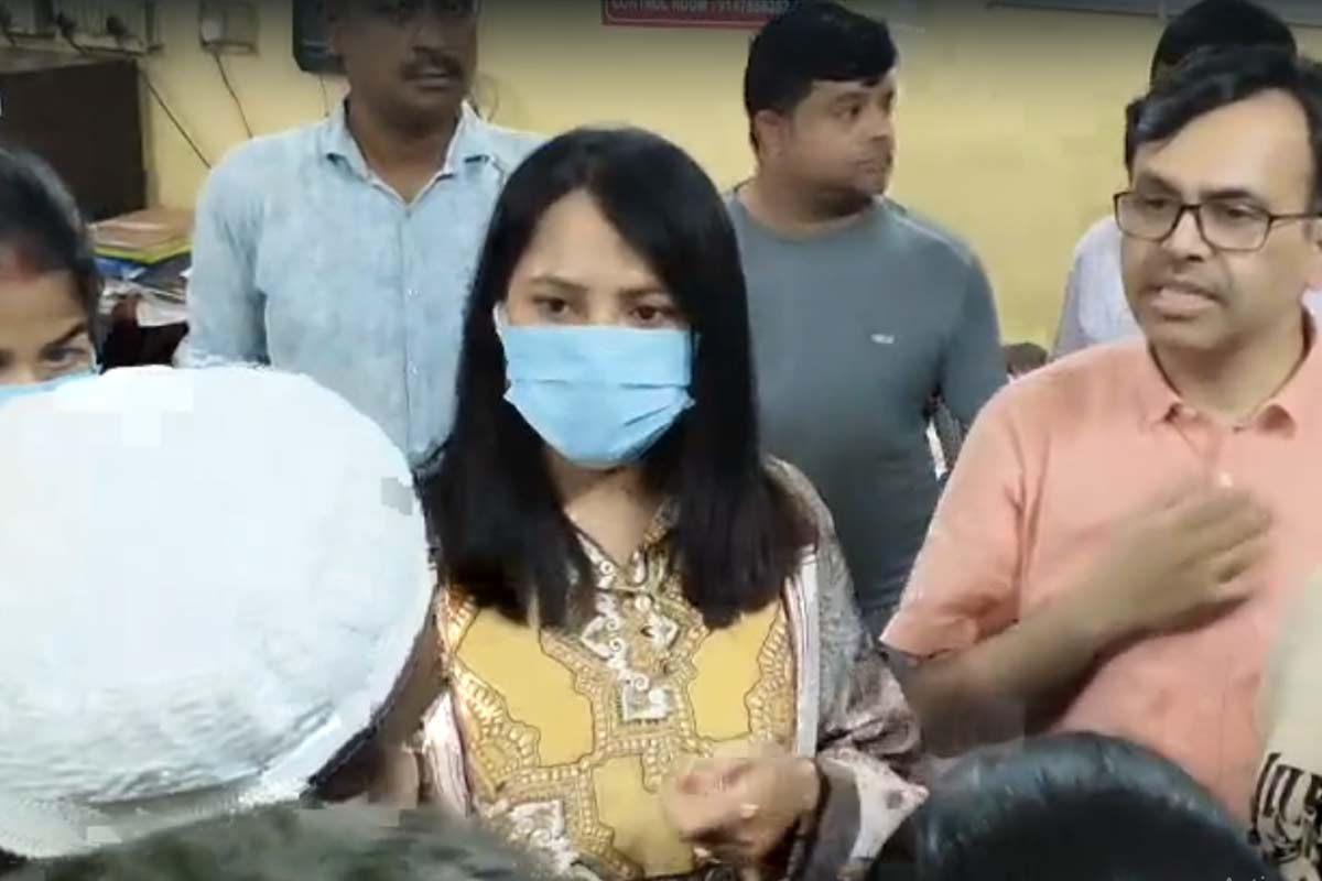 রাতে থাকছেন না সিনিয়র চিকিৎসক, অপরিষ্কার হাসপাতাল! কল্যাণী জেএনএমে সারপ্রাইজ ভিজিটে স্বাস্থ্য প্রতিমন্ত্রী