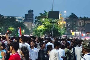 আন্দোলনে ঢুকে পড়েছে ‘অ্যান্টি-ন্যাশনাল’রা, পুলিশকে মার! বিক্ষোভ দেখাতে এসে হতাশ ‘ককরোচ’ সমর্থক