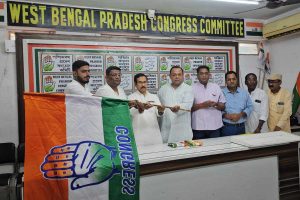 হুগলির ঘাসফুল শিবিরে বড় ভাঙন, কংগ্রেসে যোগ ২ নেতার, কোন্নগর পুরসভাও এবার ‘হাতে’র হাতে?